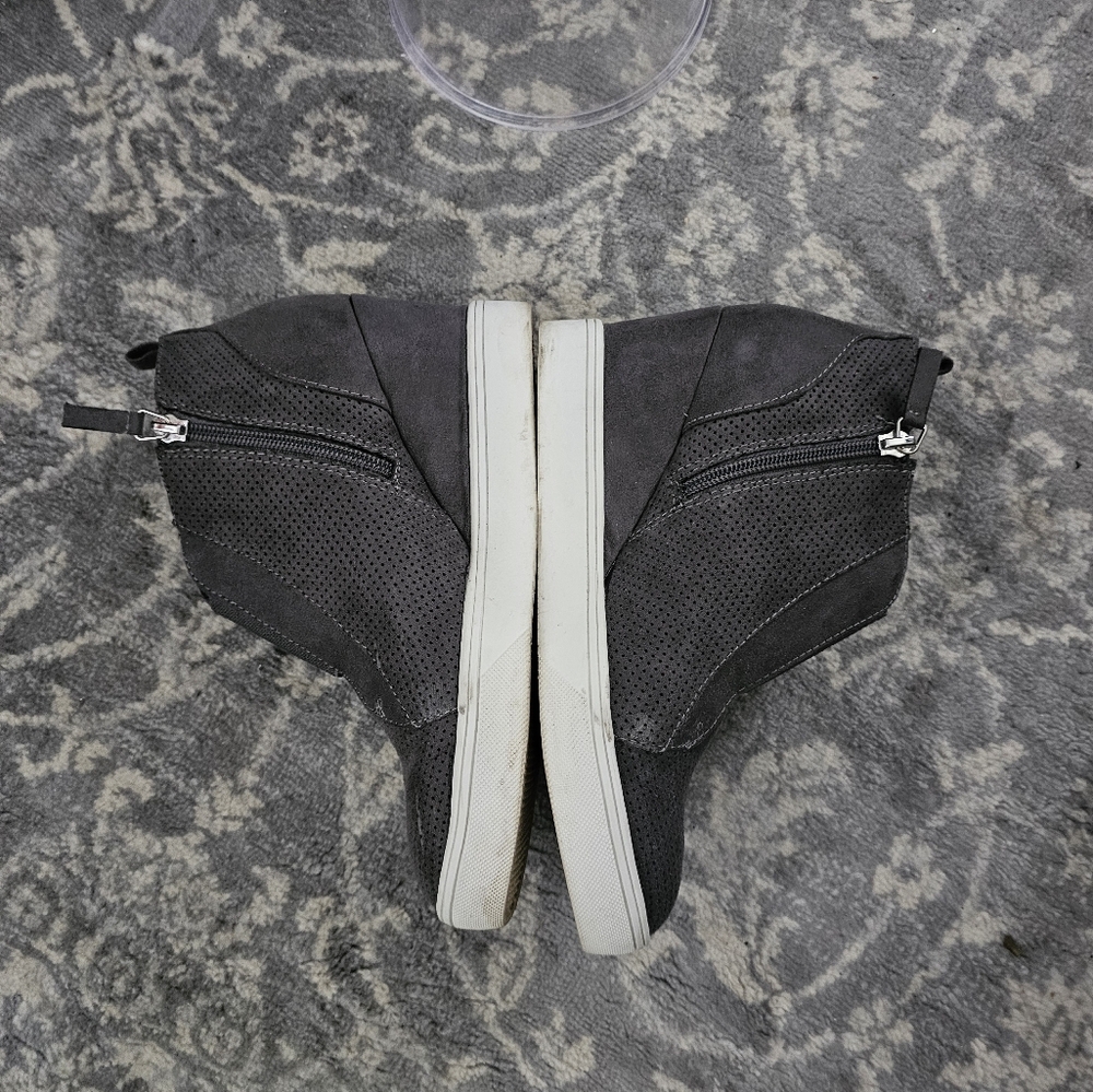 Shoes - Picture 3 of 5